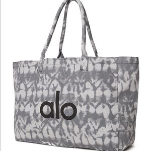 NWT Sold Out Alo tote